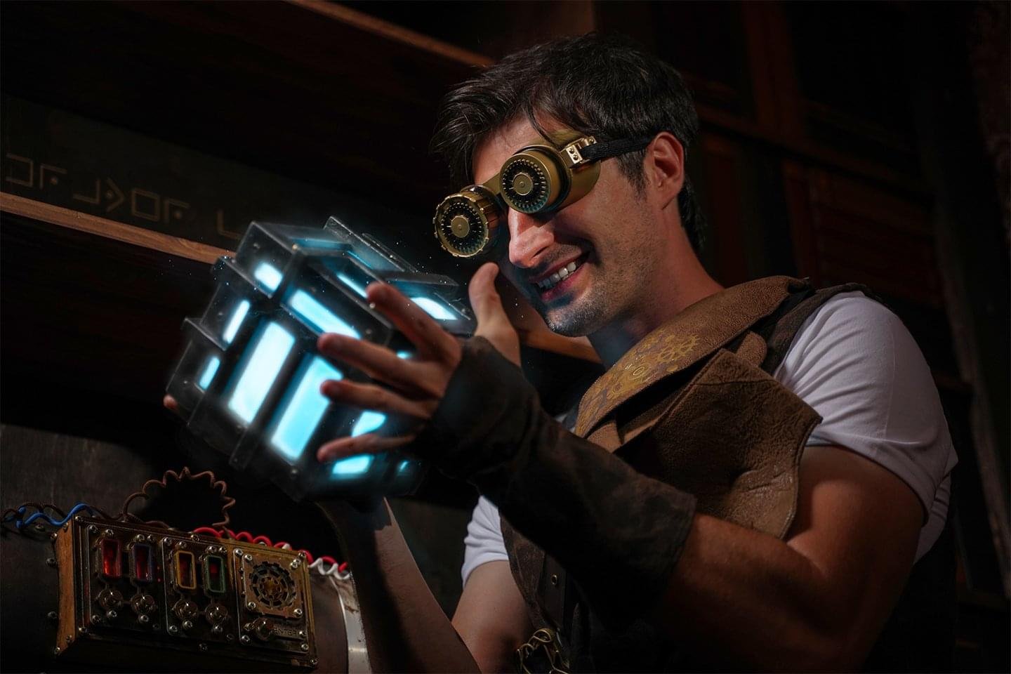 Machines steampunk — la salle des machines de Blackout Room Nice